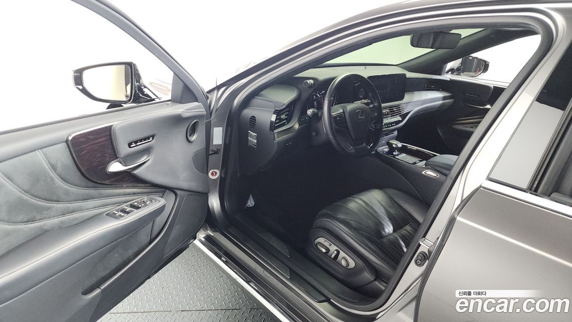 Lexus LS 2022