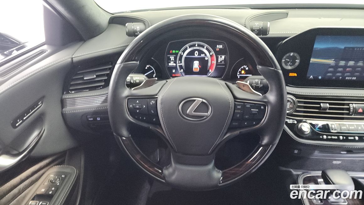 Lexus LS 2022