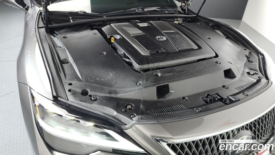 Lexus LS 2022