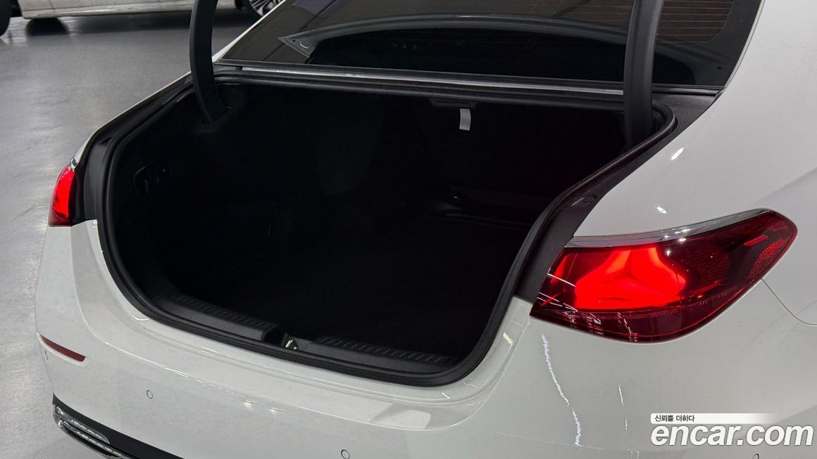 Mercedes-Benz E-Class 2025