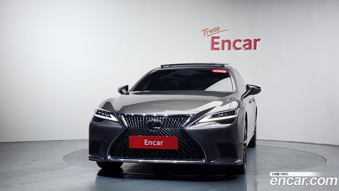 Lexus LS 2022