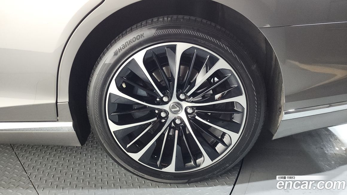 Lexus LS 2022