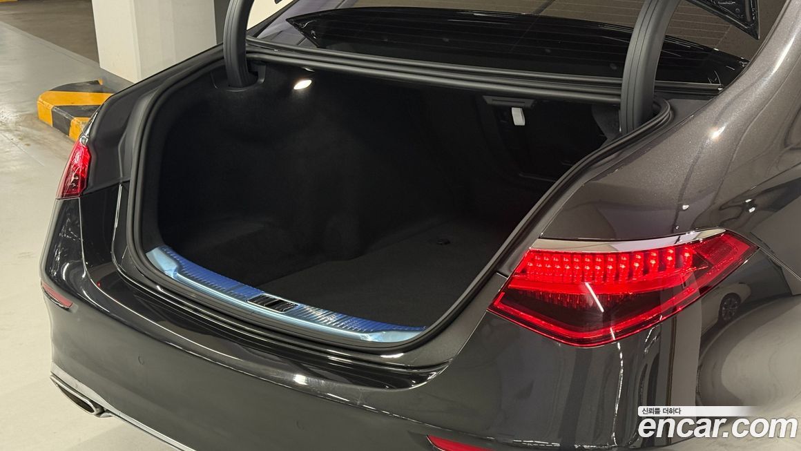 Mercedes-Benz S-Class 2025