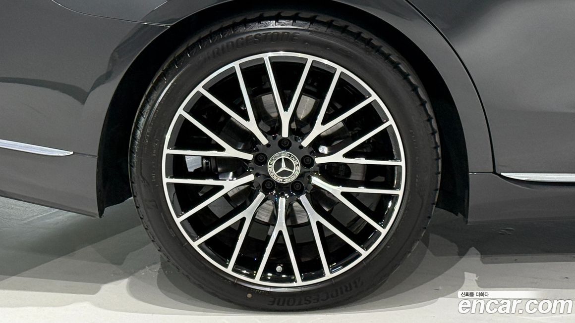 Mercedes-Benz S-Class 2025