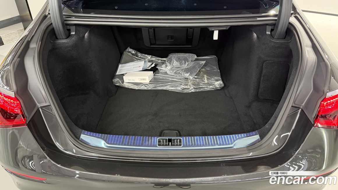 Mercedes-Benz S-Class 2025