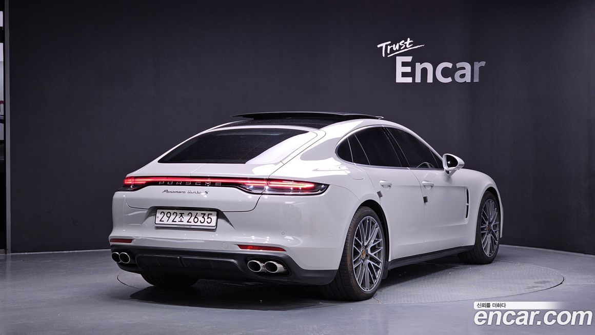 Porsche Panamera 2023