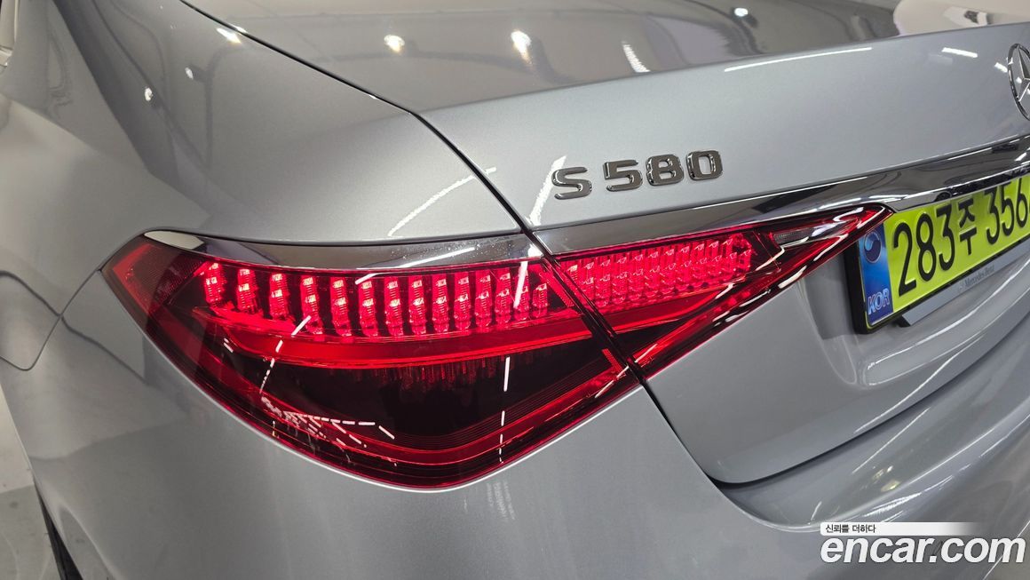 Mercedes-Benz S-Class 2025