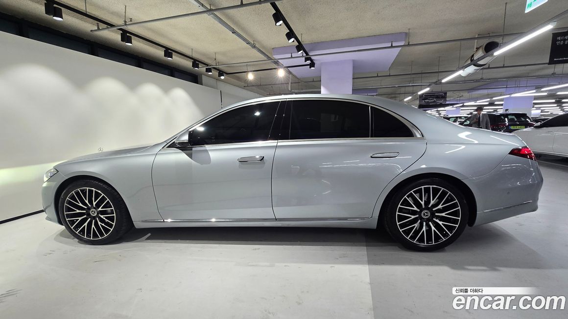 Mercedes-Benz S-Class 2025