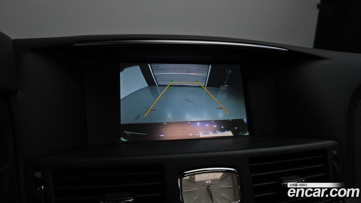Infiniti Q70 2015