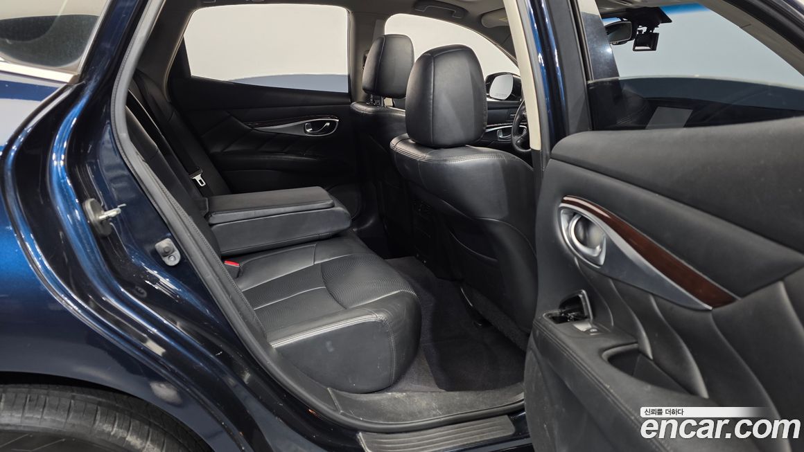Infiniti Q70 2015