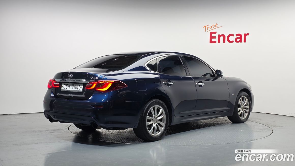 Infiniti Q70 2015