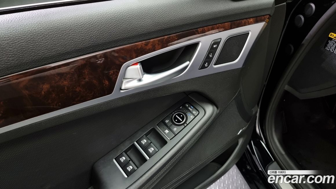 Hyundai Genesis 2016