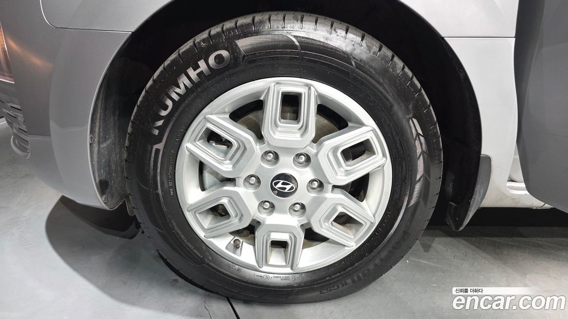 Hyundai Staria 2025