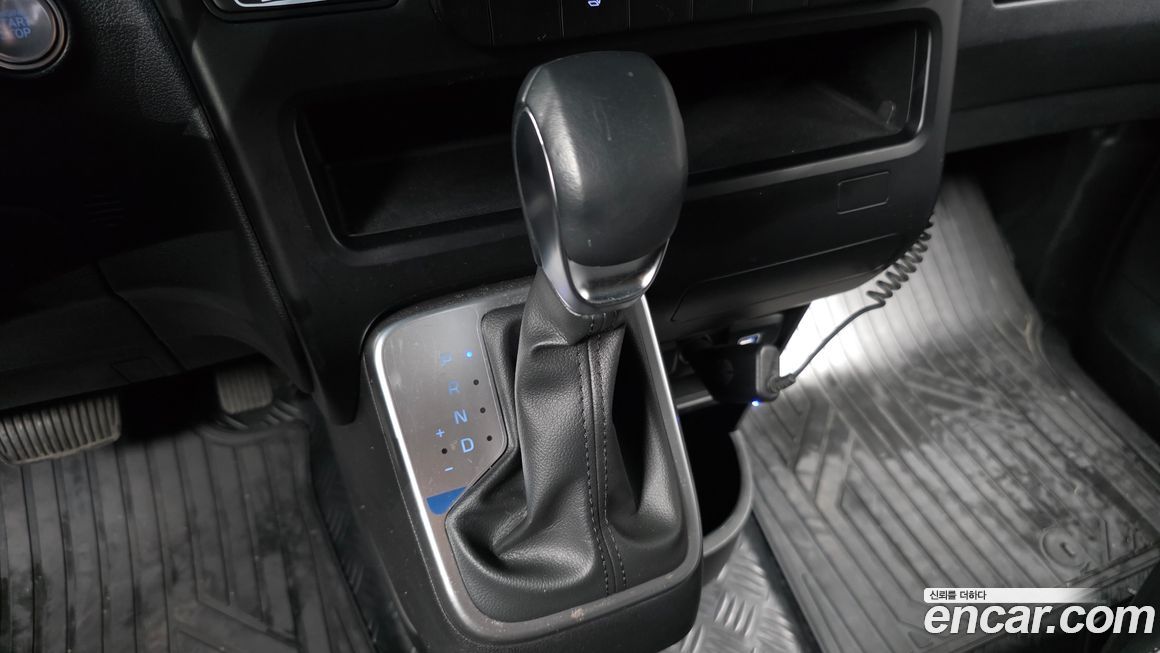 Hyundai Staria 2025