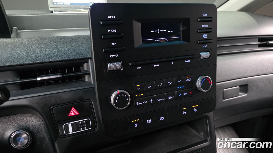 Hyundai Staria 2025