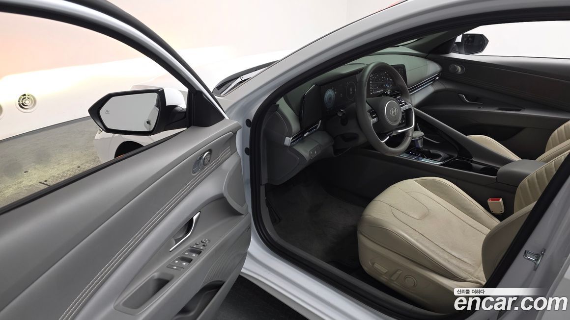 Hyundai AVANTE 2025