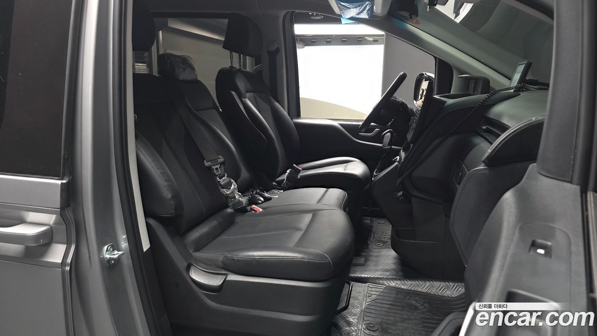Hyundai Staria 2025