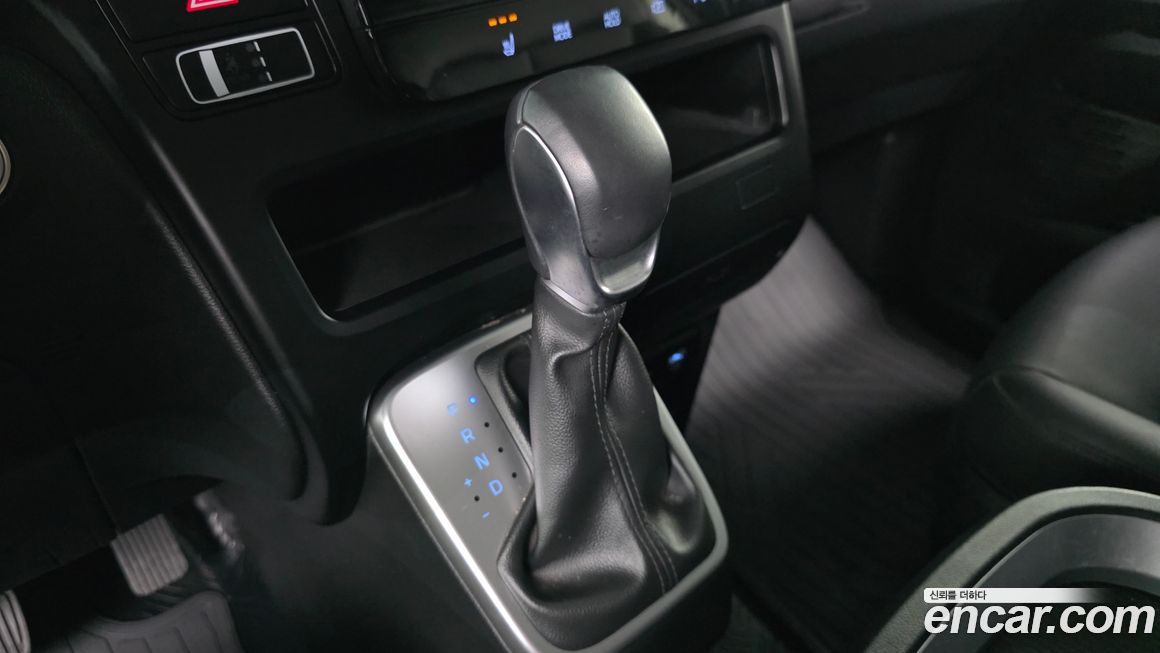 Hyundai Staria 2025