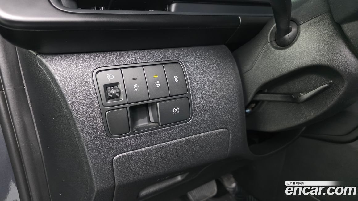 Hyundai Staria 2025
