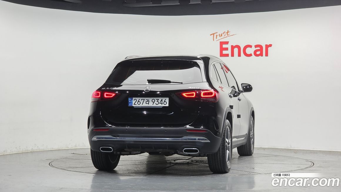 Mercedes-Benz GLA-Class 2021