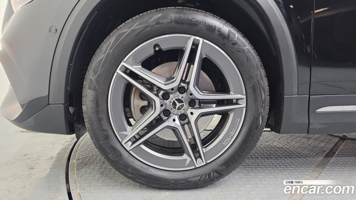 Mercedes-Benz GLA-Class 2021