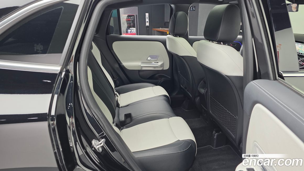 Mercedes-Benz GLA-Class 2021