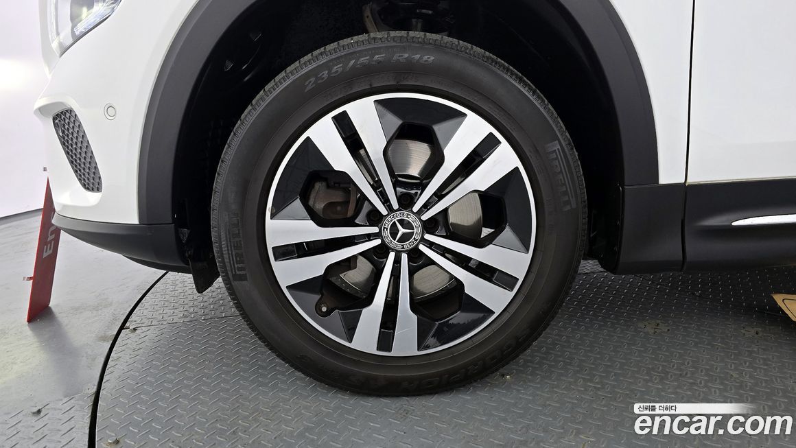 Mercedes-Benz GLB-Class 2021