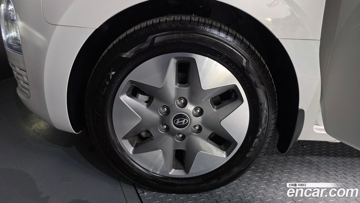 Hyundai Staria 2025