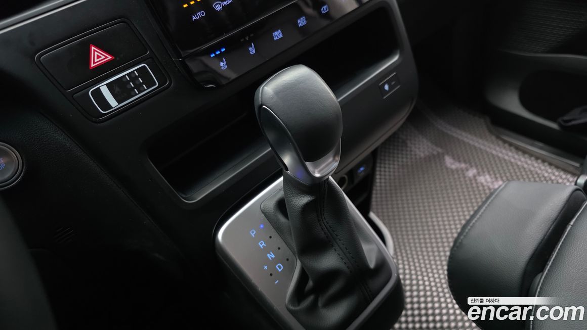 Hyundai Staria 2025