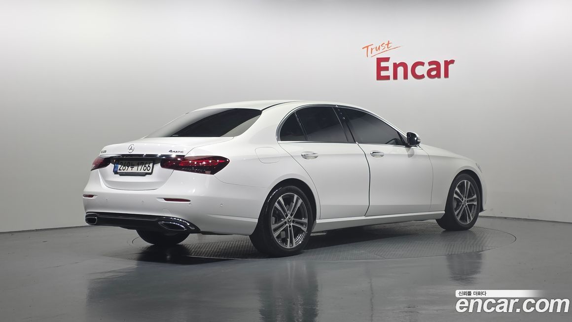 Mercedes-Benz E-Class 2022