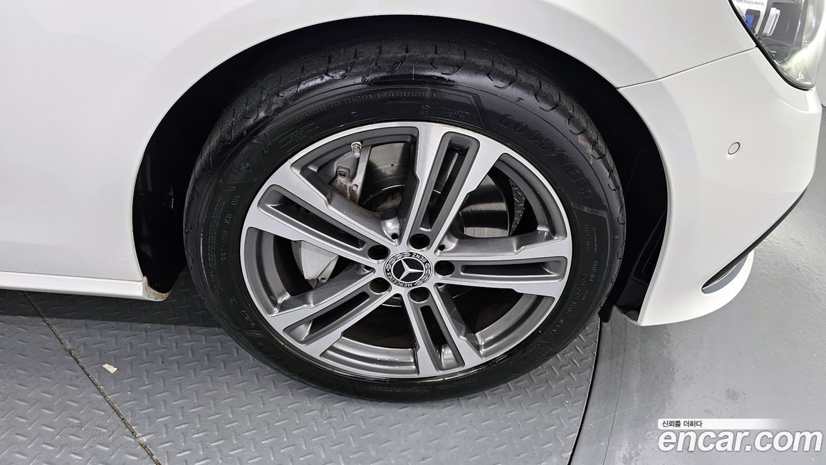 Mercedes-Benz E-Class 2022