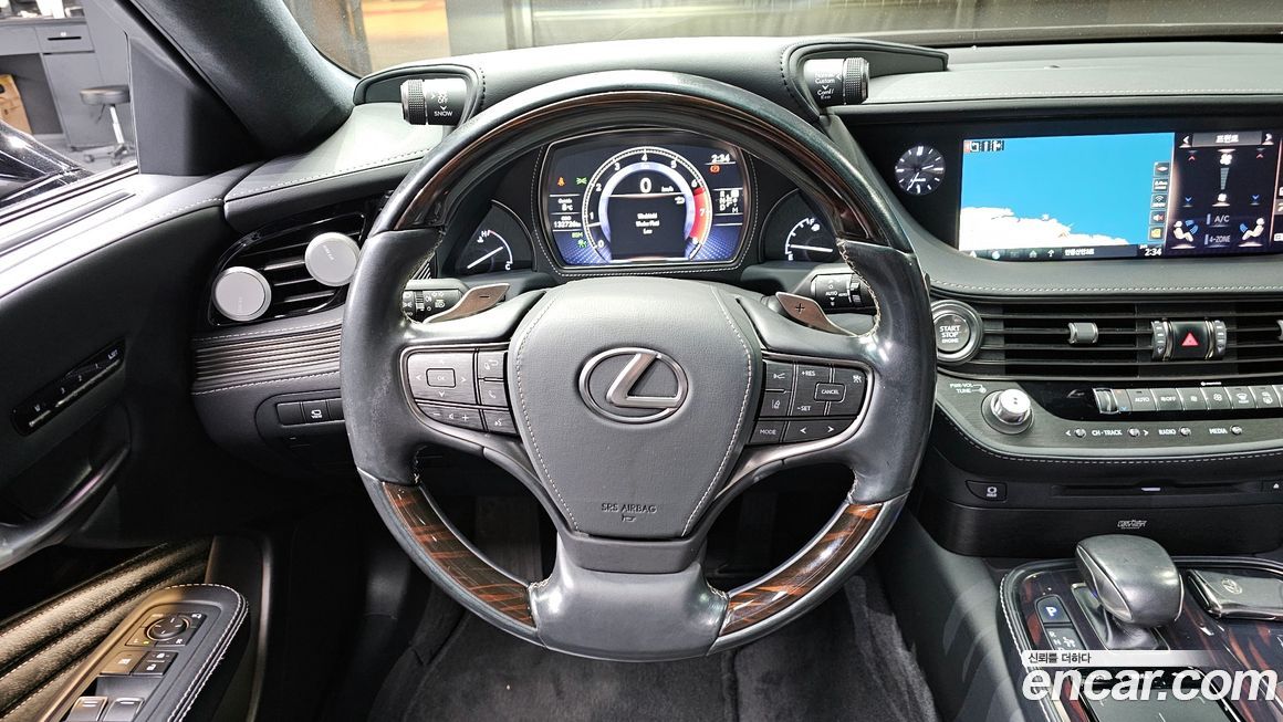Lexus LS 2018
