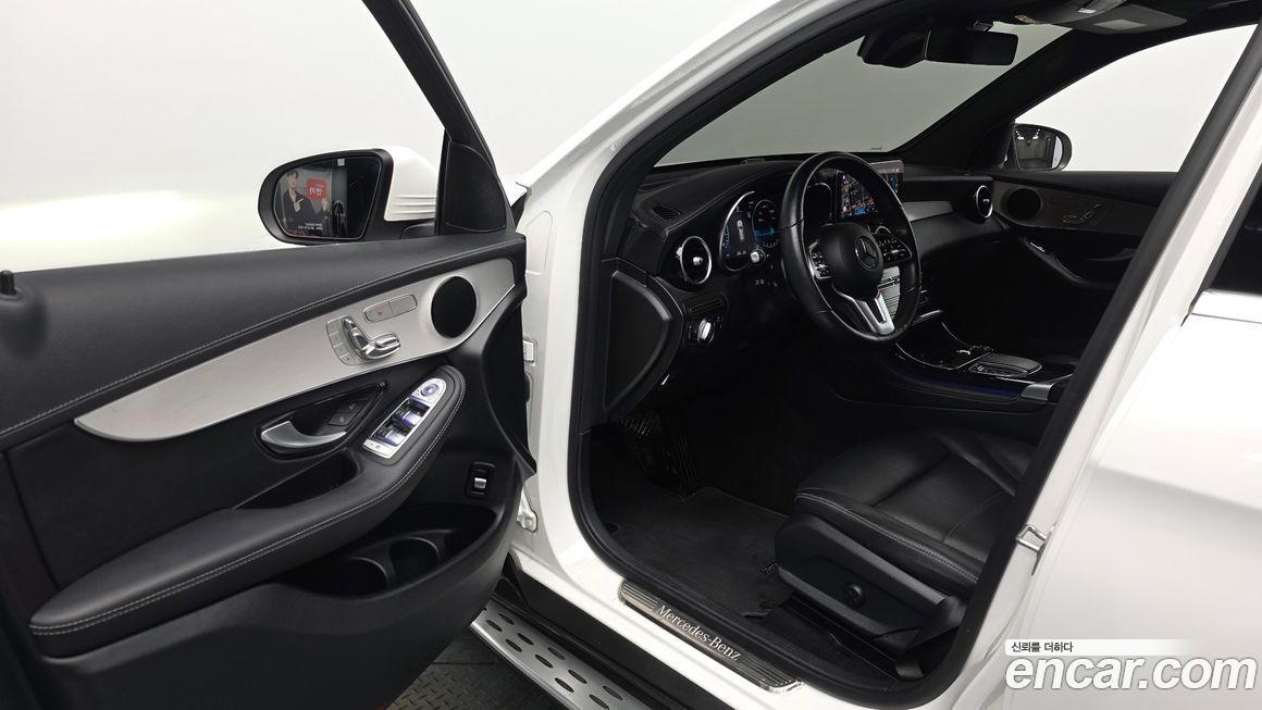 Mercedes-Benz GLC-Class 2021