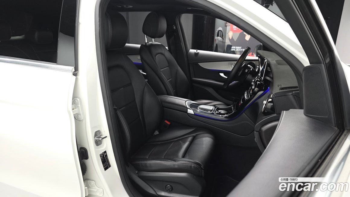 Mercedes-Benz GLC-Class 2021