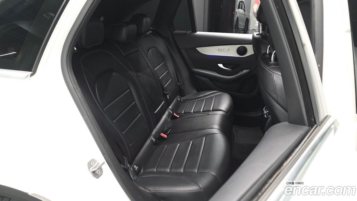 Mercedes-Benz GLC-Class 2021