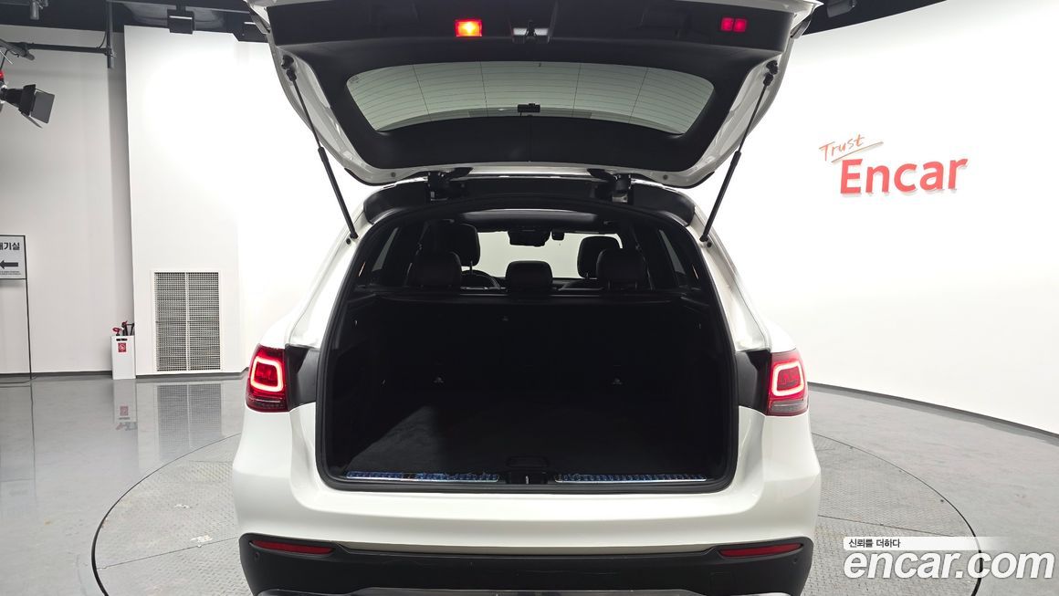 Mercedes-Benz GLC-Class 2021