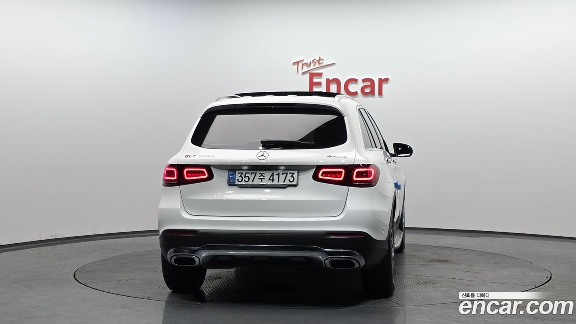 Mercedes-Benz GLC-Class 2021