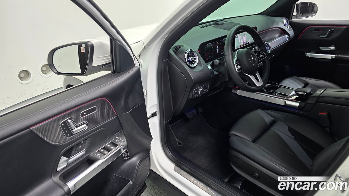 Mercedes-Benz GLB-Class 2021