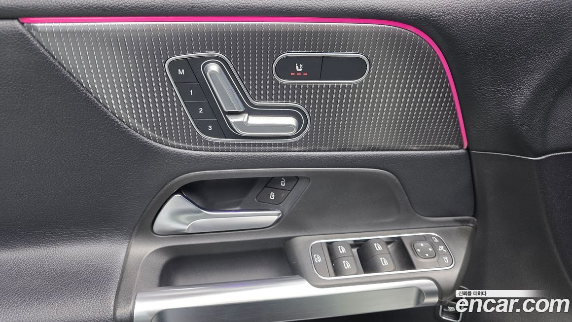 Mercedes-Benz GLB-Class 2021