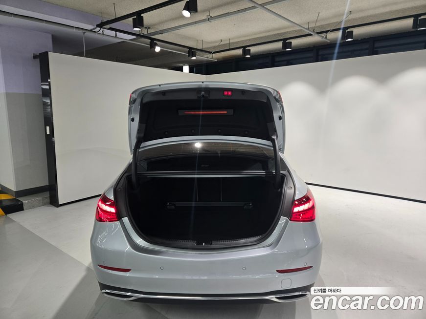 Mercedes-Benz C-Class 2023