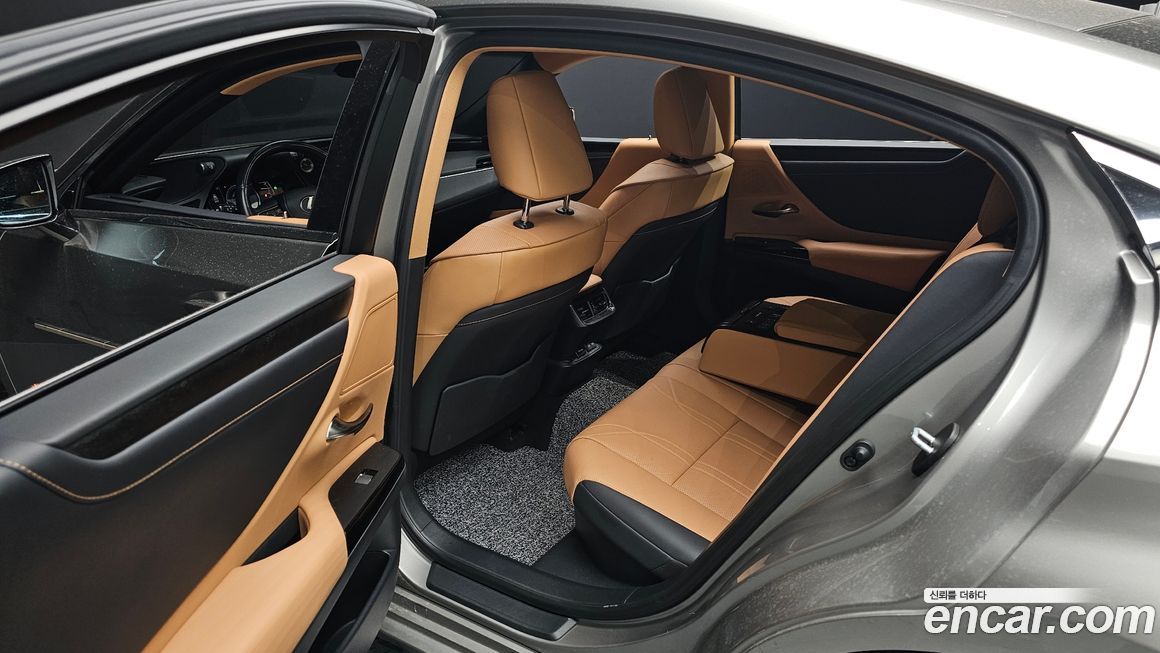 Lexus ES 2022