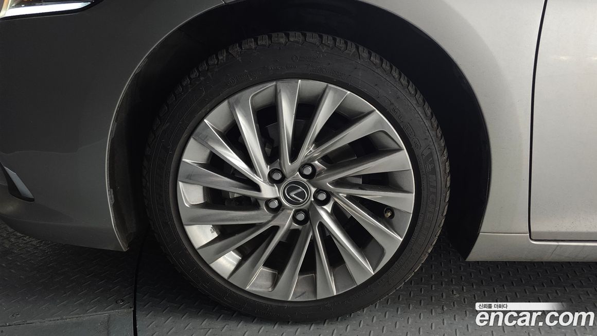 Lexus ES 2022