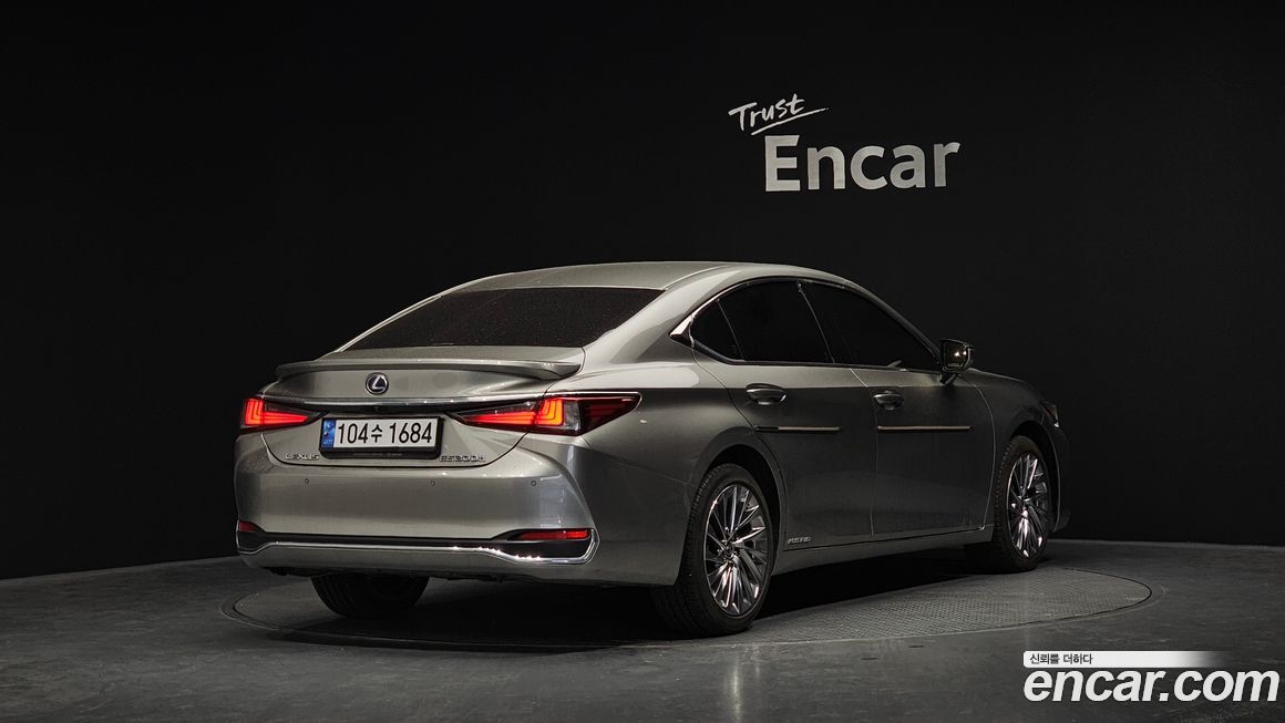 Lexus ES 2022