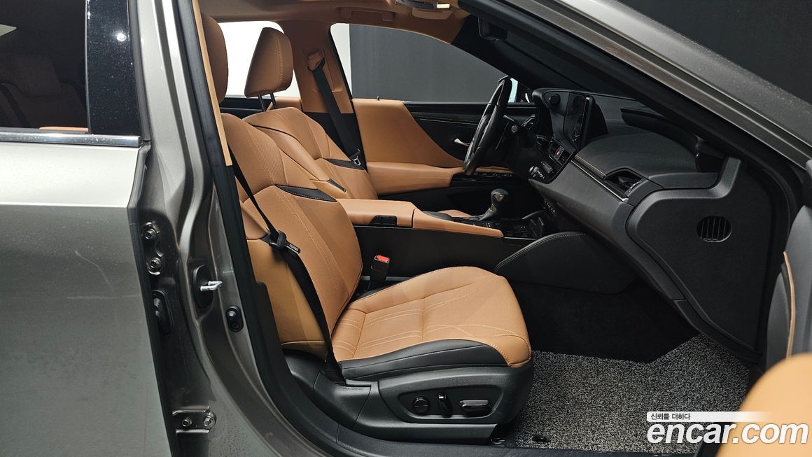 Lexus ES 2022