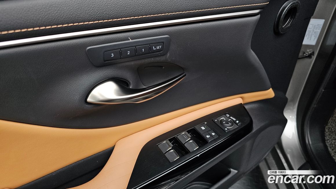 Lexus ES 2022