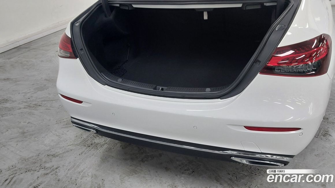 Mercedes-Benz E-Class 2022