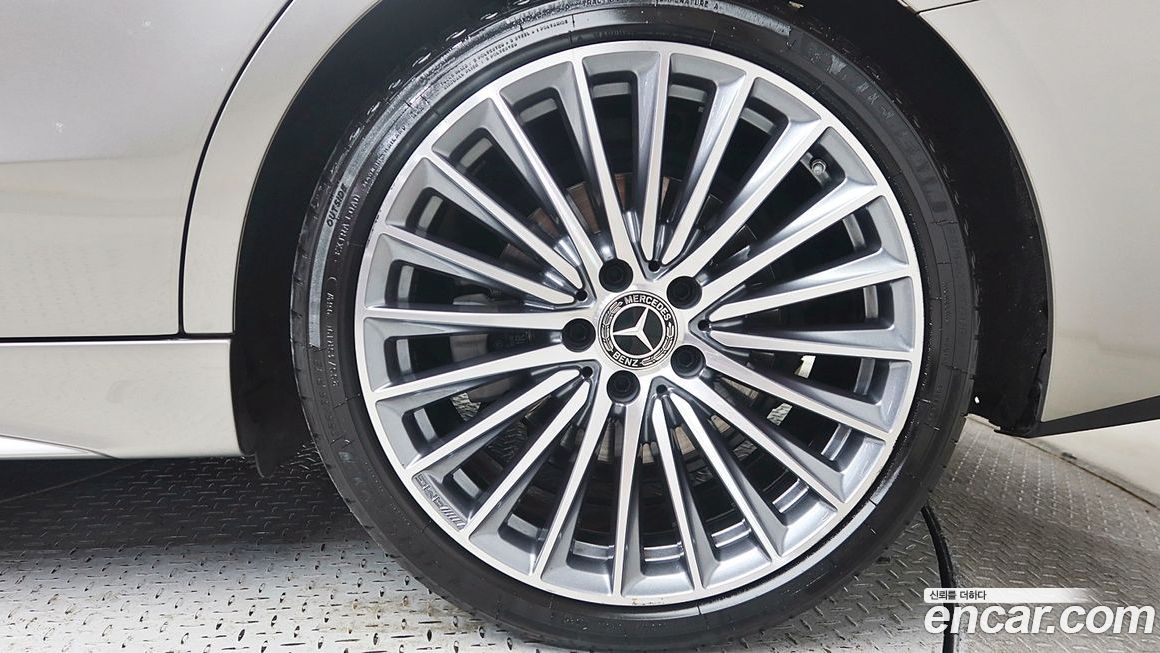 Mercedes-Benz C-Class 2023