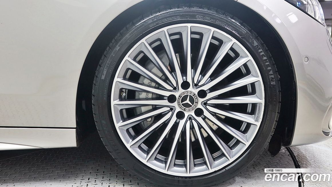 Mercedes-Benz C-Class 2023