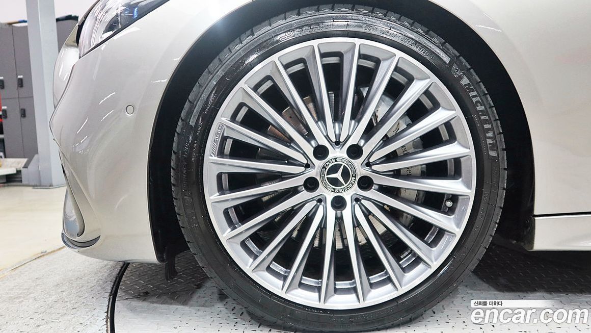 Mercedes-Benz C-Class 2023
