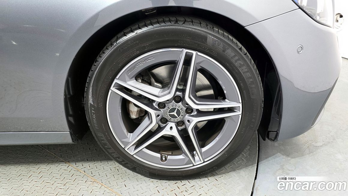 Mercedes-Benz E-Class 2023